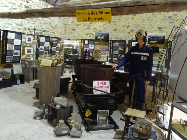 Exposition d’objets et de roches datant de l’exploitation par la SMB