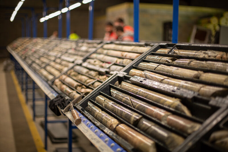 Caisses à carottes en atelier